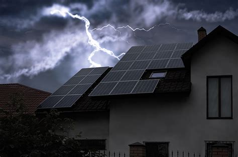 do houses with metal roofs get struck by lightning|do metal roofs get lightning.